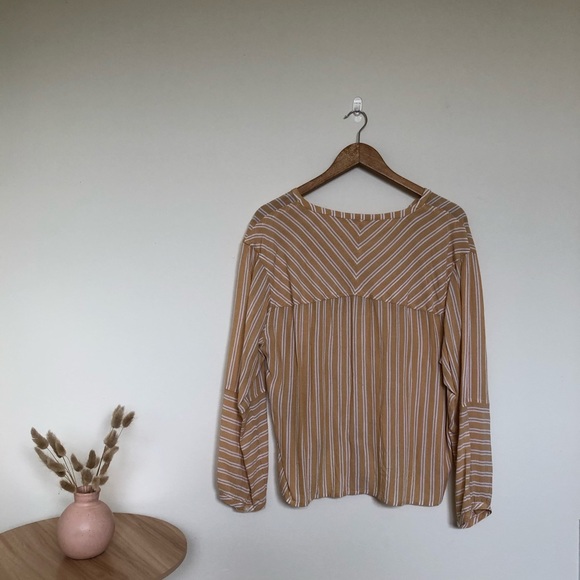 Summery American Eagle Button Down - Picture 6 of 6